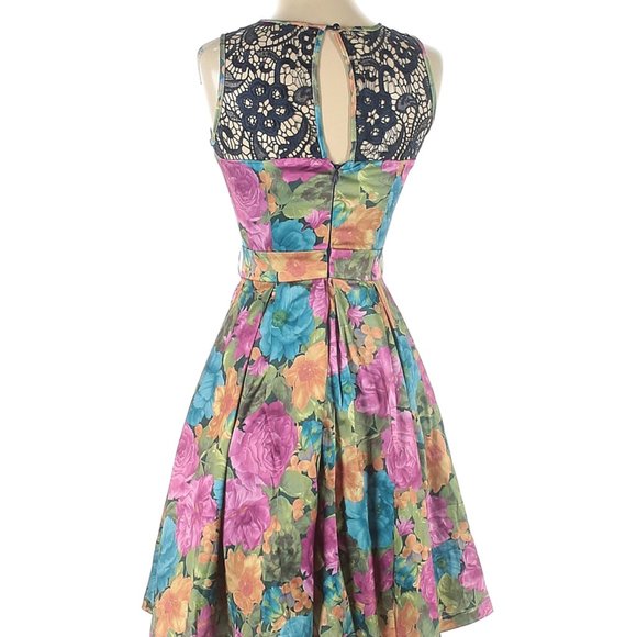 🌎Tatyana || Mirabelle Floral Dress - Navy Lace - Picture 4 of 8